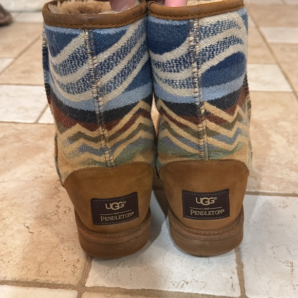 UGG and Pendleton classic short boot - Picture 3 of 7